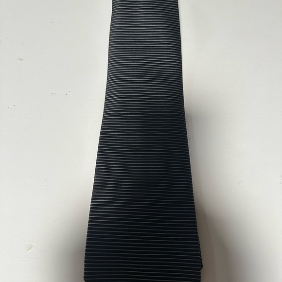 EUC 6 Men’s Ties. All 100% silk. Assorted Brands. Excellent Condition. - Picture 8 of 10